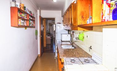 SE VENDE SEMIPISO 2 DOR Y COCHERA 9 DE JULIO 1800