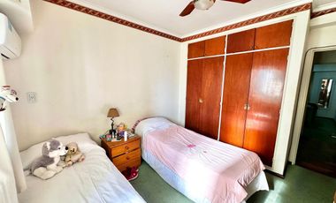 SE VENDE SEMIPISO 2 DOR Y COCHERA 9 DE JULIO 1800