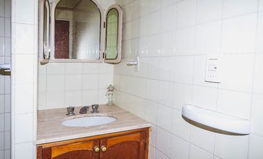 SE VENDE SEMIPISO 2 DOR Y COCHERA 9 DE JULIO 1800