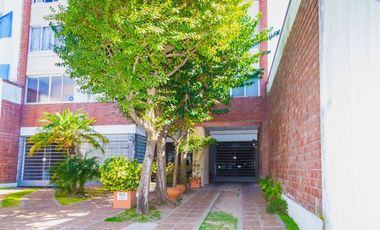 SE VENDE SEMIPISO 2 DOR Y COCHERA 9 DE JULIO 1800