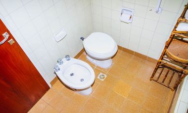 SE VENDE SEMIPISO 2 DOR Y COCHERA 9 DE JULIO 1800