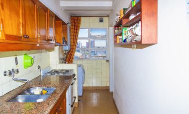 SE VENDE SEMIPISO 2 DOR Y COCHERA 9 DE JULIO 1800