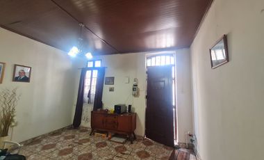 HERMOSA PROPIEDAD EN PASAJE CERRADO