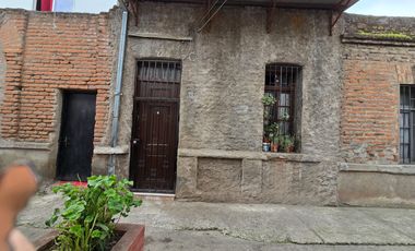 HERMOSA PROPIEDAD EN PASAJE CERRADO