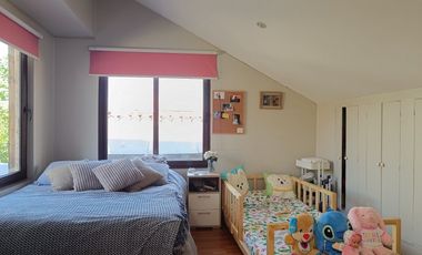 CASA EN VENTA, 5D 3B, PLAZA OSSANDON, SIMON BOLIVAR