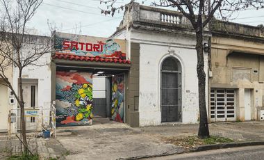 Casona comercial más galpón de 176m² en Abasto