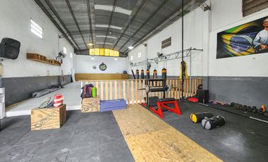 Casona comercial más galpón de 176m² en Abasto