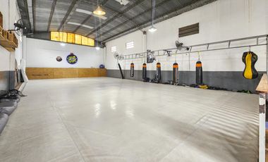 Casona comercial más galpón de 176m² en Abasto