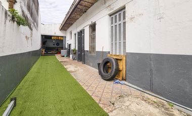Casona comercial más galpón de 176m² en Abasto