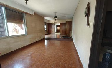 CASA 5 AMBIENTES VENTA EN Pastor Ferreyra 3440  (REMEDIOS DE ESCALADA)