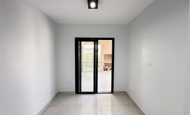 Hermosa casa a estrenar de 3 dormitorios + escritorio en barrio privado Divisadero, YB, apta crédito