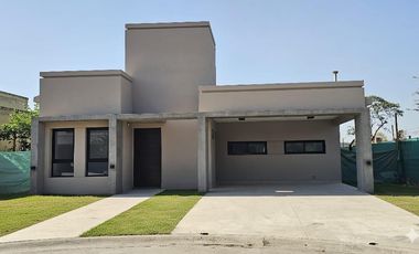 Hermosa casa a estrenar de 3 dormitorios + escritorio en barrio privado Divisadero, YB, apta crédito