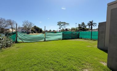 Hermosa casa a estrenar de 3 dormitorios + escritorio en barrio privado Divisadero, YB, apta crédito