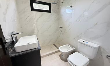 Hermosa casa a estrenar de 3 dormitorios + escritorio en barrio privado Divisadero, YB, apta crédito