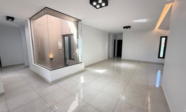 Hermosa casa a estrenar de 3 dormitorios + escritorio en barrio privado Divisadero, YB, apta crédito