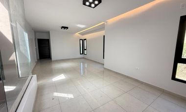 Hermosa casa a estrenar de 3 dormitorios + escritorio en barrio privado Divisadero, YB, apta crédito