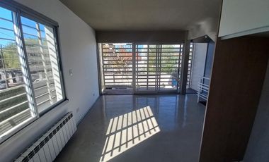 Venta PH 2 ambientes con cochera en Olivos