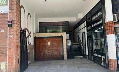 Local en excelente ubicación, a metros de Av. Díaz Vélez.