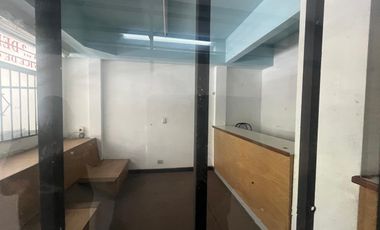 Local en excelente ubicación, a metros de Av. Díaz Vélez.