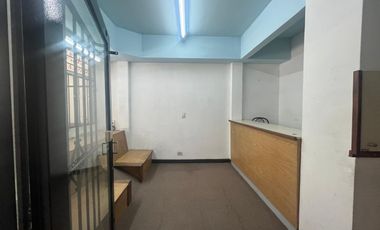 Local en excelente ubicación, a metros de Av. Díaz Vélez.