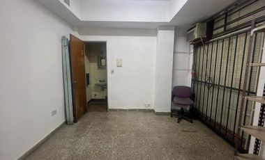 Local en excelente ubicación, a metros de Av. Díaz Vélez.