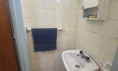 Local en excelente ubicación, a metros de Av. Díaz Vélez.