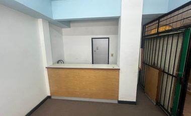 Local en excelente ubicación, a metros de Av. Díaz Vélez.