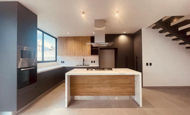 CASA NUEVA EN VENTA CON 3 RECÁMARAS + 1 ESTUDIO