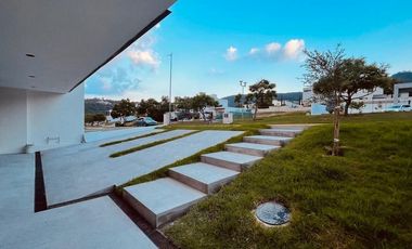 CASA NUEVA EN VENTA CON 3 RECÁMARAS + 1 ESTUDIO