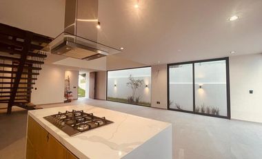 CASA NUEVA EN VENTA CON 3 RECÁMARAS + 1 ESTUDIO