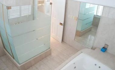 Venta de casa 5 amabientes en Belgrano R