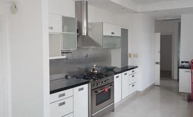 Venta de casa 5 amabientes en Belgrano R