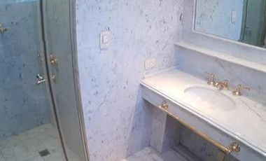 Venta de casa 5 amabientes en Belgrano R