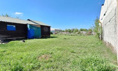 VENDE TERRENO EN LOS MOLINOS