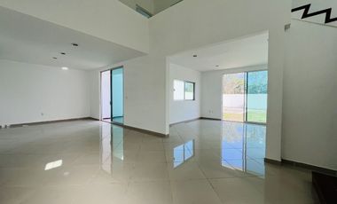 CASA A ESTRENAR CON AMPLIO TERRENO, PRECIO POR DEBAJO DE AVALÚO!