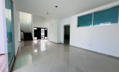 CASA A ESTRENAR CON AMPLIO TERRENO, PRECIO POR DEBAJO DE AVALÚO!