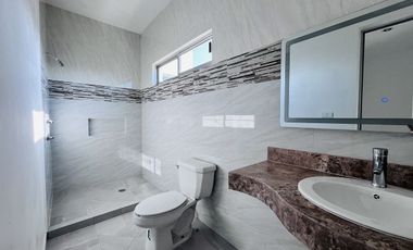 CASA A ESTRENAR CON AMPLIO TERRENO, PRECIO POR DEBAJO DE AVALÚO!