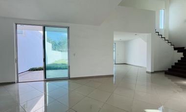 CASA A ESTRENAR CON AMPLIO TERRENO, PRECIO POR DEBAJO DE AVALÚO!