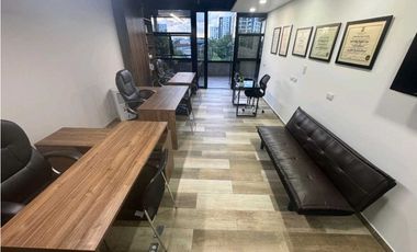 SE RENTA OFICINA CON DOBLE PARQUEADERO