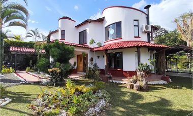 Tu oasis campestre en Quintas de Sevilla te está esperando.