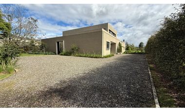 VENTA DE CASA EN LA PRADERA DE POTOSI