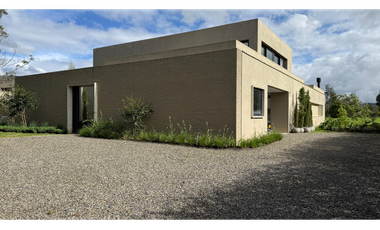 VENTA DE CASA EN LA PRADERA DE POTOSI