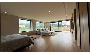 VENTA DE CASA EN LA PRADERA DE POTOSI