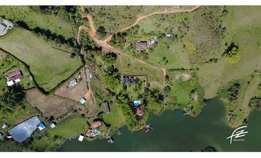 VENTA DE FINCA + 2 LOTES EN GUATAPÉ.ANTIOQUIA