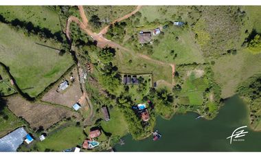 VENTA DE FINCA + 2 LOTES EN GUATAPÉ.ANTIOQUIA