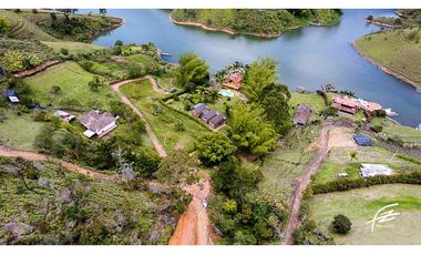 VENTA DE FINCA + 2 LOTES EN GUATAPÉ.ANTIOQUIA