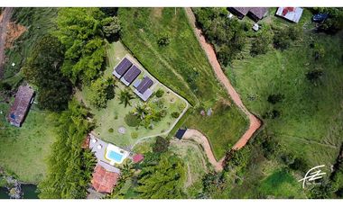 VENTA DE FINCA + 2 LOTES EN GUATAPÉ.ANTIOQUIA