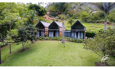VENTA DE FINCA + 2 LOTES EN GUATAPÉ.ANTIOQUIA