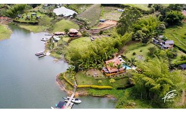 VENTA DE FINCA + 2 LOTES EN GUATAPÉ.ANTIOQUIA
