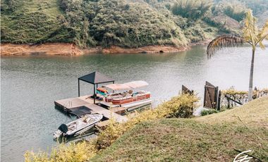 VENTA DE FINCA + 2 LOTES EN GUATAPÉ.ANTIOQUIA